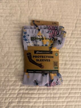Women's Floral Bee Print Protection Sleeves - Light Lavender Farmers Defense